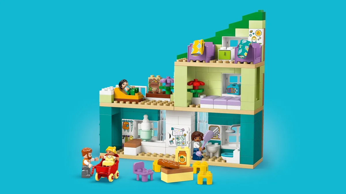 Конструктор LEGO DUPLO Town Сучасний родинний будинок із фігурками