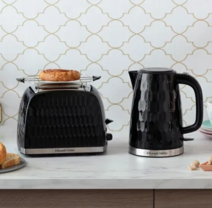 Електрочайник Russell Hobbs "Сотки" 1.7л, пластиковий, чорний.