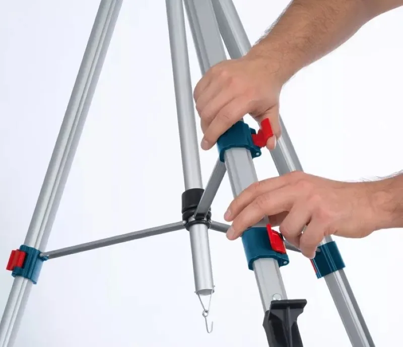 Штатив Bosch Professional BT250 для оптичних нівелірів, 1/4 дюйма, висота 97.5-250 см, вага 3.4 кг.