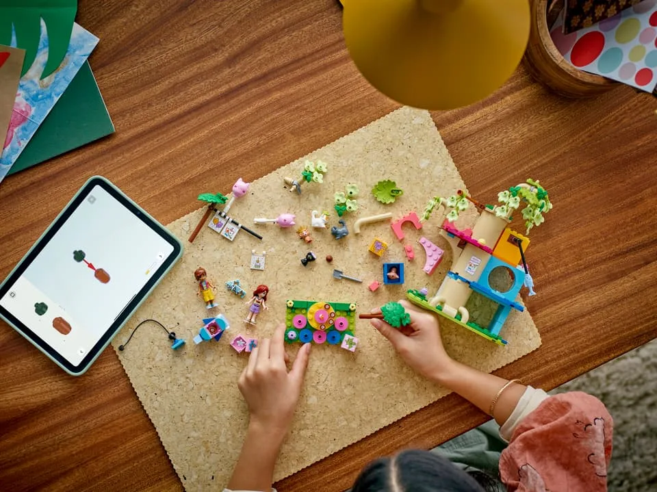 Конструктор LEGO Friends 42666 6+ різнокольоровий будинок на дереві та коти