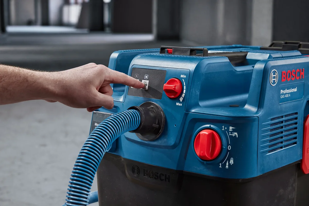 Професійний пилосос Bosch Professional GAS 400 A, 1200 Вт, 240 мБар, контейнер 40 л, вага 14 кг.