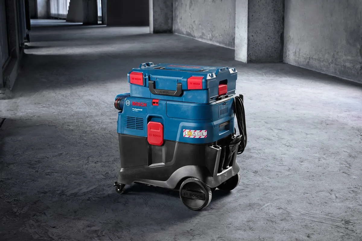 Професійний пилосос Bosch Professional GAS 400 A, 1200 Вт, 240 мБар, контейнер 40 л, вага 14 кг.