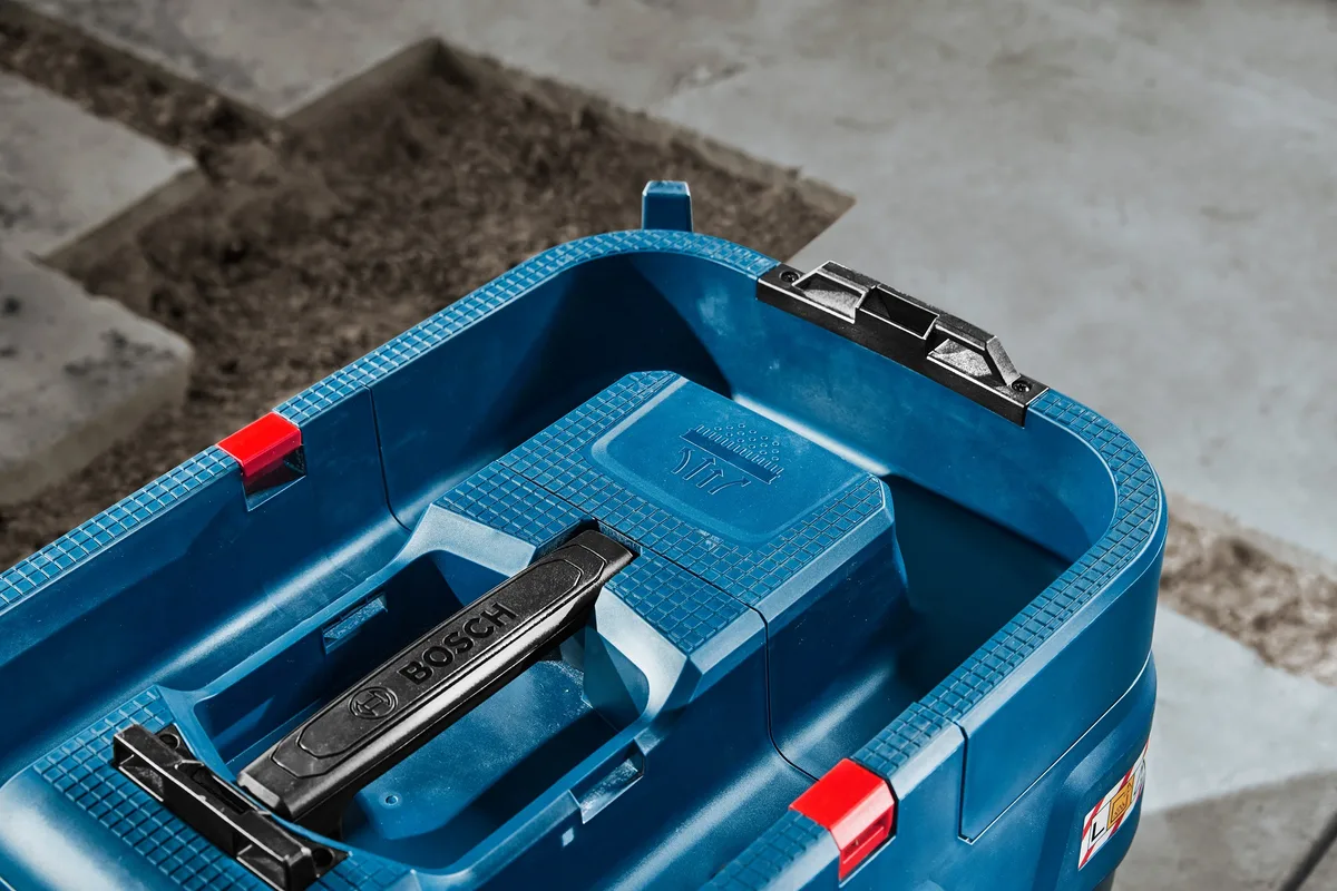 Професійний пилосос Bosch Professional GAS 400 A, 1200 Вт, 240 мБар, контейнер 40 л, вага 14 кг.
