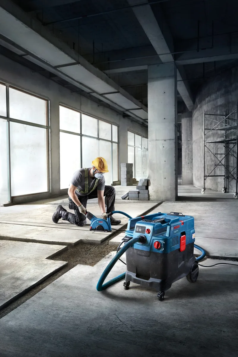 Професійний пилосос Bosch Professional GAS 400 A, 1200 Вт, 240 мБар, контейнер 40 л, вага 14 кг.