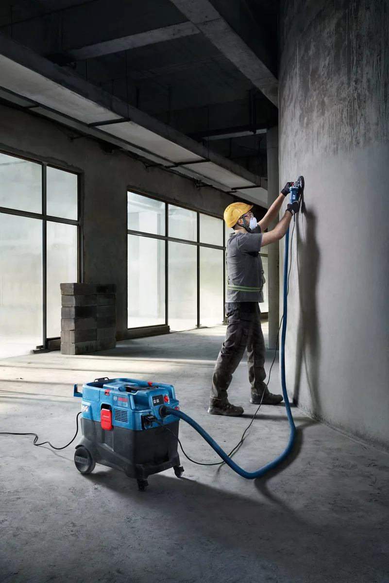 Професійний пилосос Bosch Professional GAS 400 A, 1200 Вт, 240 мБар, контейнер 40 л, вага 14 кг.