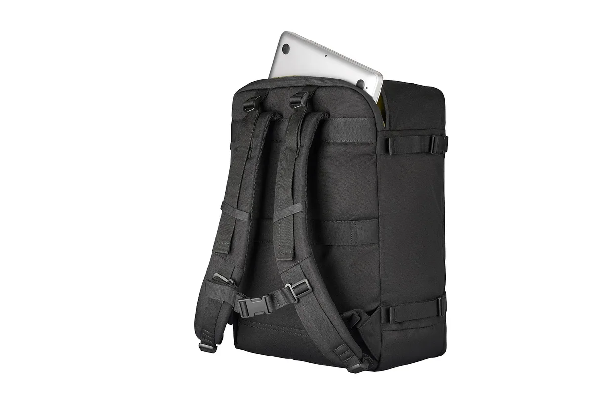 Дорожный рюкзак Tucano TUGO 3 ML CABIN 17", 28.5л, черный