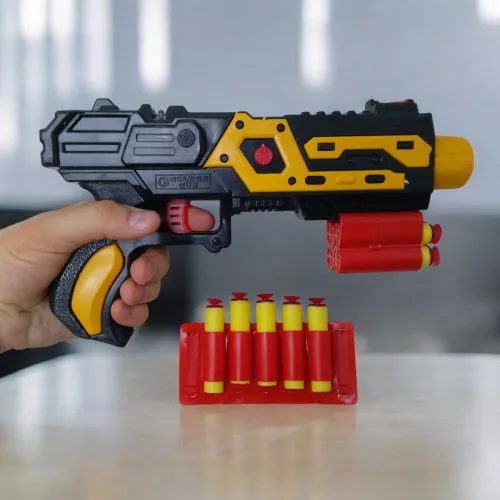 Бластер GOLDEN GUN с мягкими поролоновыми патронами на присосках для активных игр от 5 лет