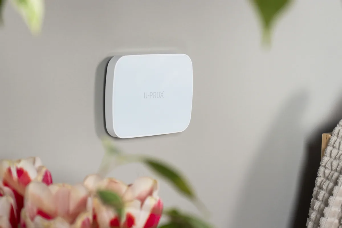 Інтелектуальна централь U-Prox MPX L White, wi-fi, 2 LTE, фотоверифікація, бездротова, білий