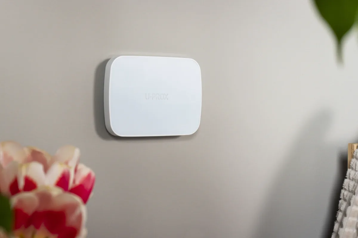 Інтелектуальна централь U-Prox MPX L White, wi-fi, 2 LTE, фотоверифікація, бездротова, білий