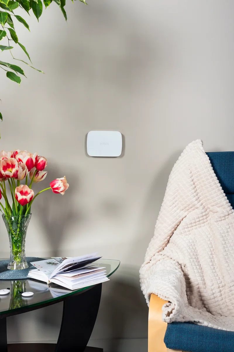 Інтелектуальна централь U-Prox MPX L White, wi-fi, 2 LTE, фотоверифікація, бездротова, білий