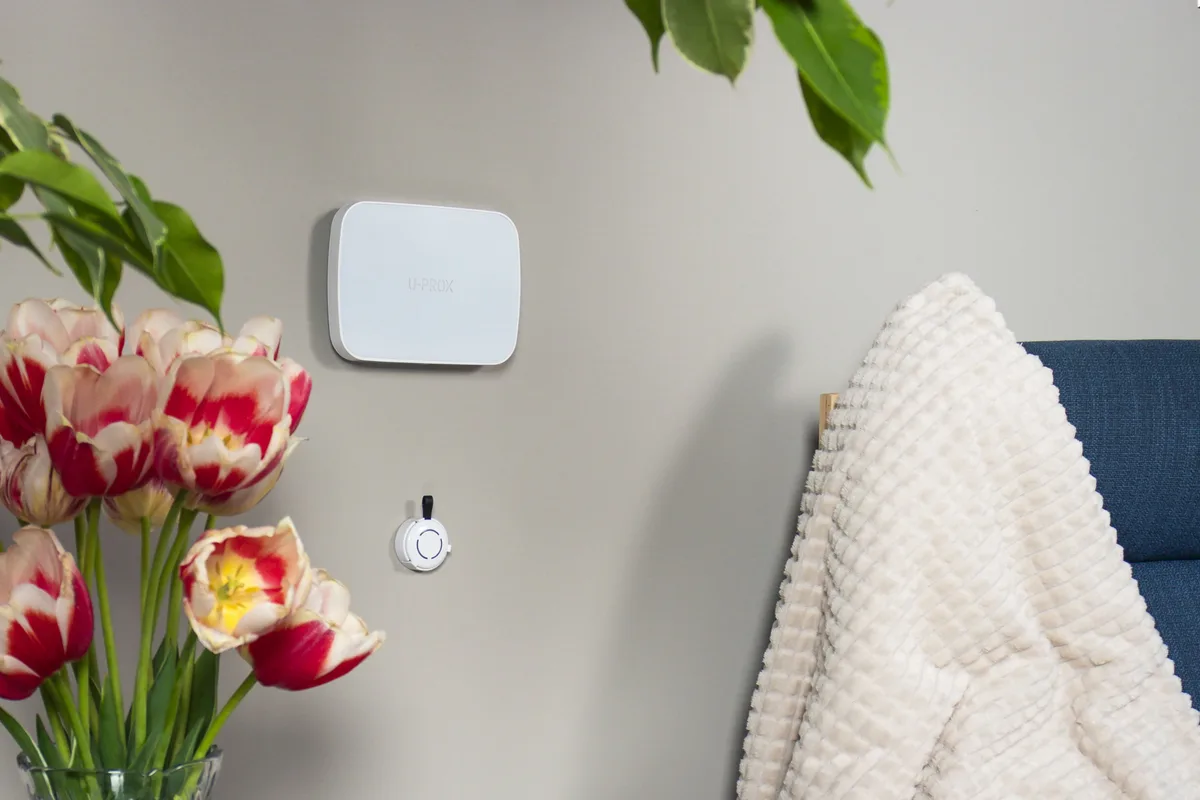Інтелектуальна централь U-Prox MPX L White, wi-fi, 2 LTE, фотоверифікація, бездротова, білий