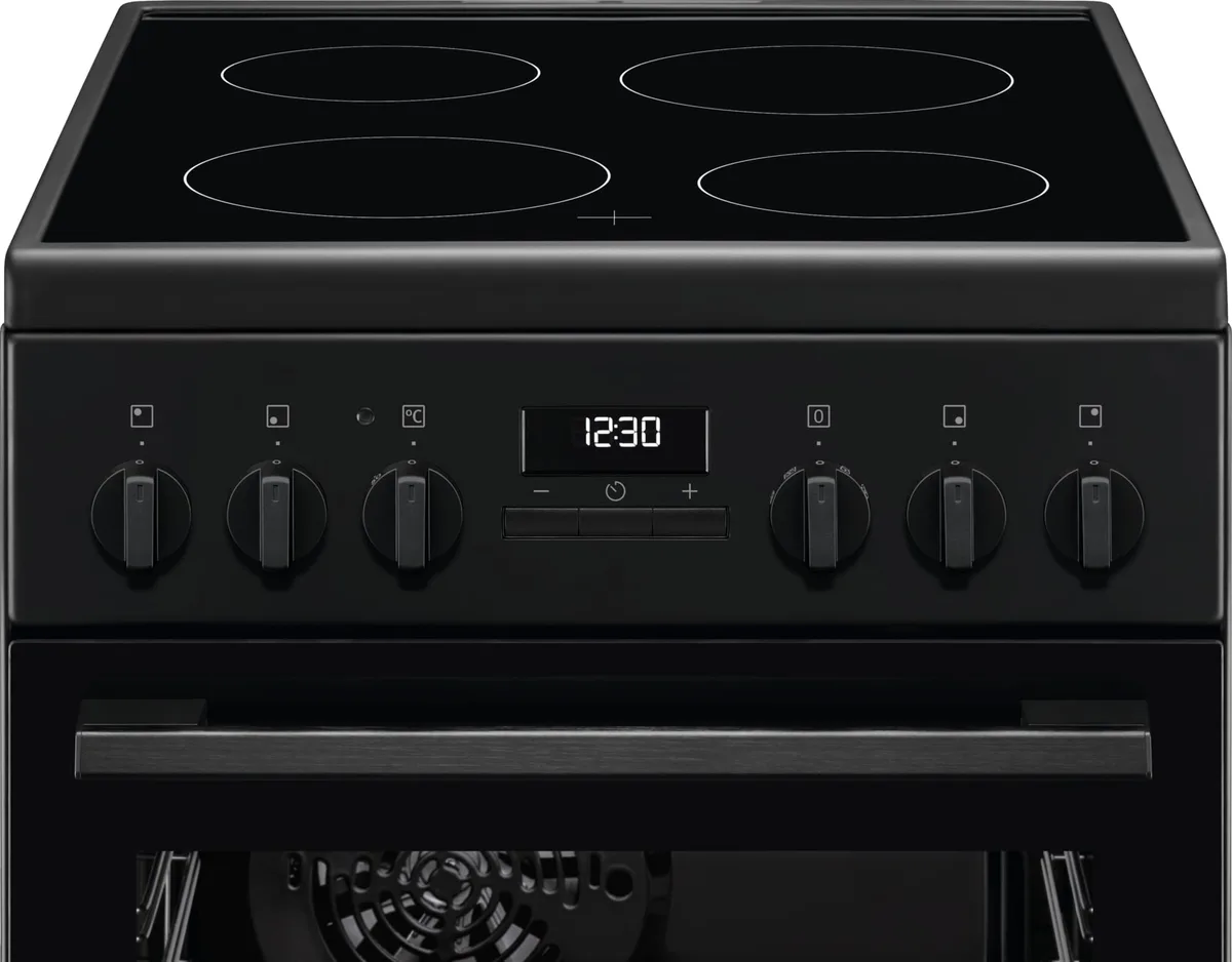 Електрична склокерамічна плита Electrolux, об'єм 57л, розміри 50x60см, з дисплеєм та конвекцією, чорна матова.