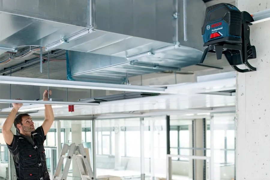 Лазерний нівелір Bosch Professional червоний промінь до 15м для будівництва та ремонту точний рівень
