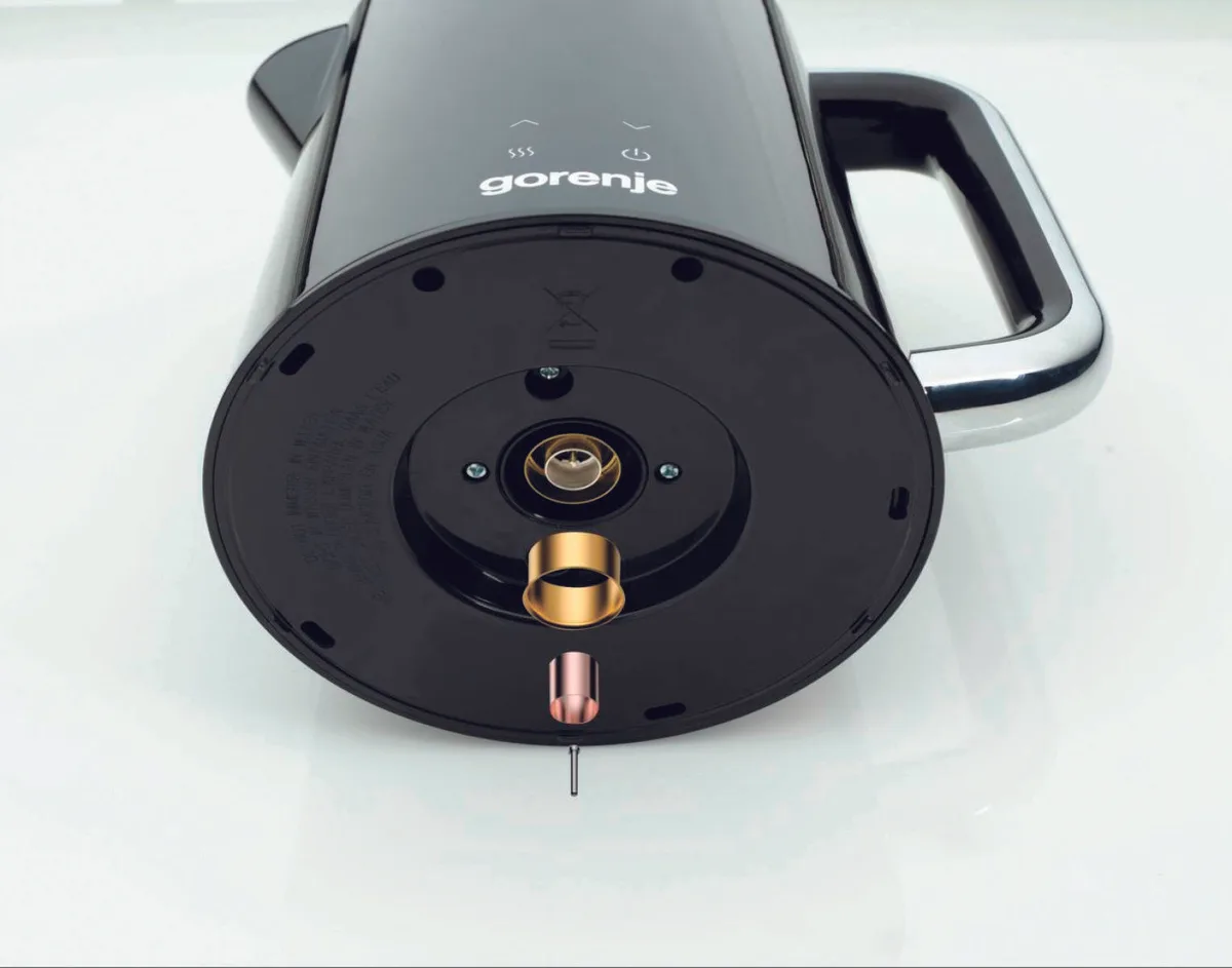 Електричний чайник Gorenje 1.7л, із подвійною ізоляцією, LED-індикатором, контролем Strix, чорного кольору.