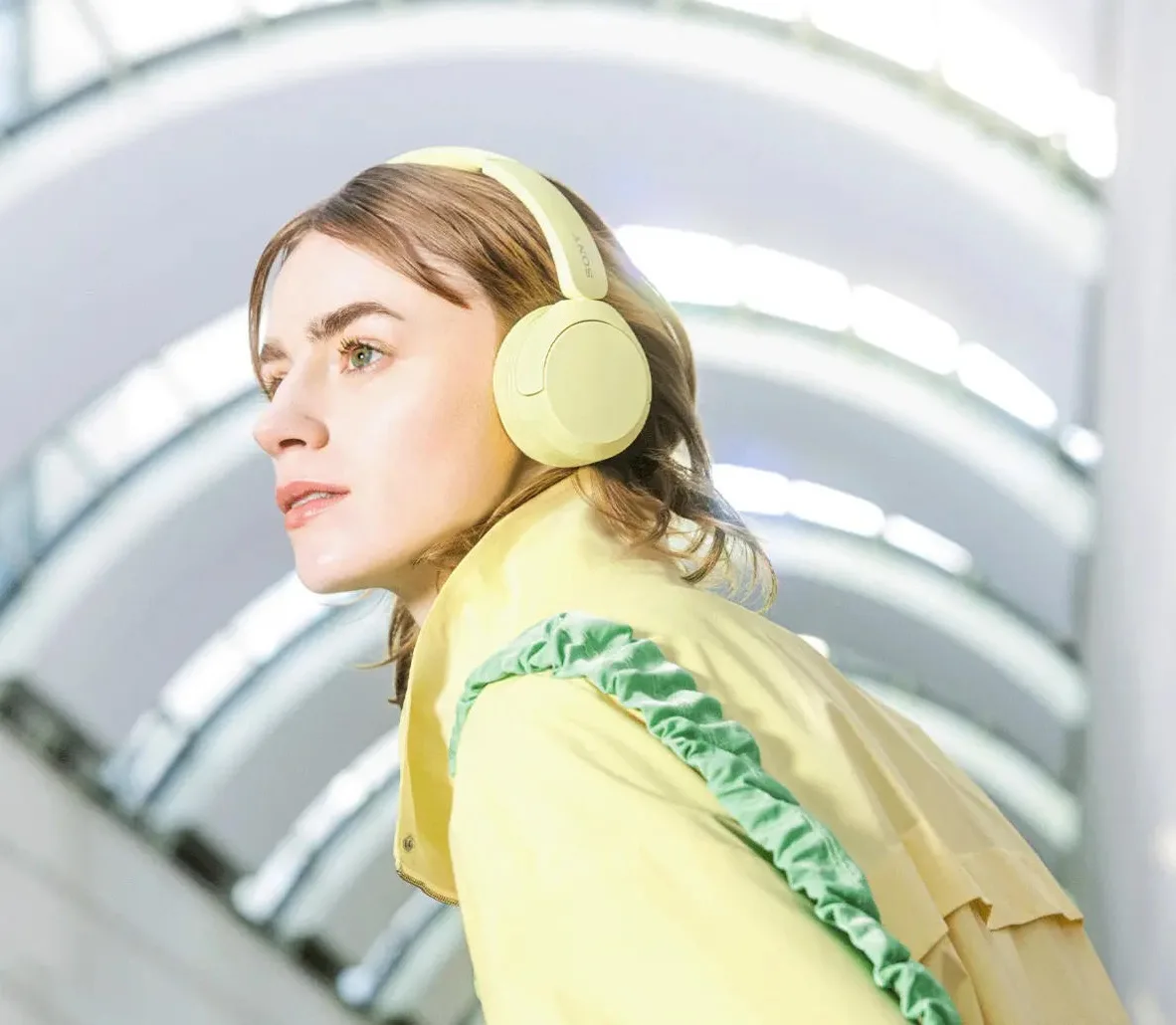 Навушники Sony бездротові закриті жовті 147 г Bluetooth до 10 м