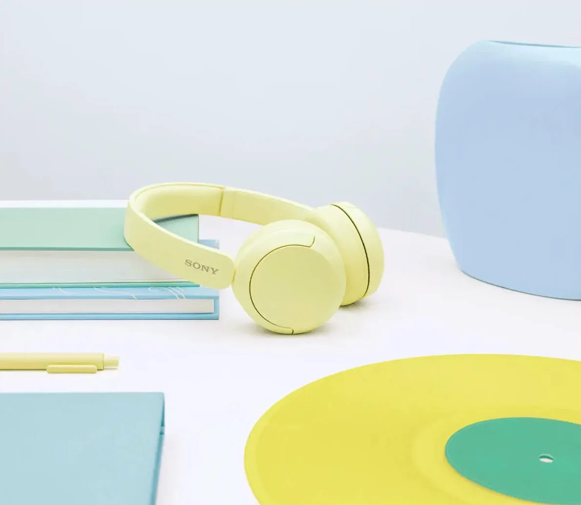 Навушники Sony бездротові закриті жовті 147 г Bluetooth до 10 м