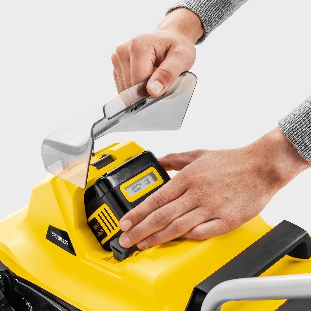 Акумуляторна газонокосарка Karcher LMO 2-18, 18В, 32 см, регулювання висоти 25-60 мм, без акумулятора та зарядного пристрою.