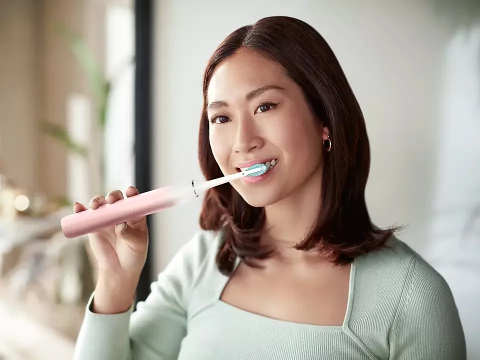 Електрична зубна щітка Philips Sonicare DiamondClean Prestige 9900, 62 тис. коливань/хв, з 1 насадкою, технологія SenseIQ, зарядни