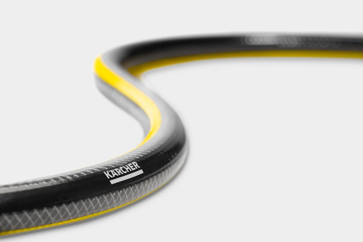 Садовий шланг Karcher Performance Plus 3/4" 25м, трислойний, витримує тиск до 30 бар, температурний діапазон -20...+60°C.