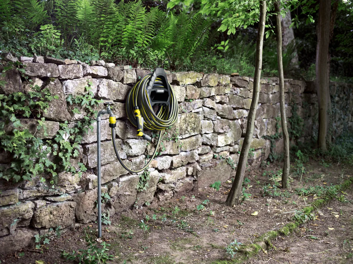 Садовий шланг Karcher Performance Plus 3/4" 25м, трислойний, витримує тиск до 30 бар, температурний діапазон -20...+60°C.