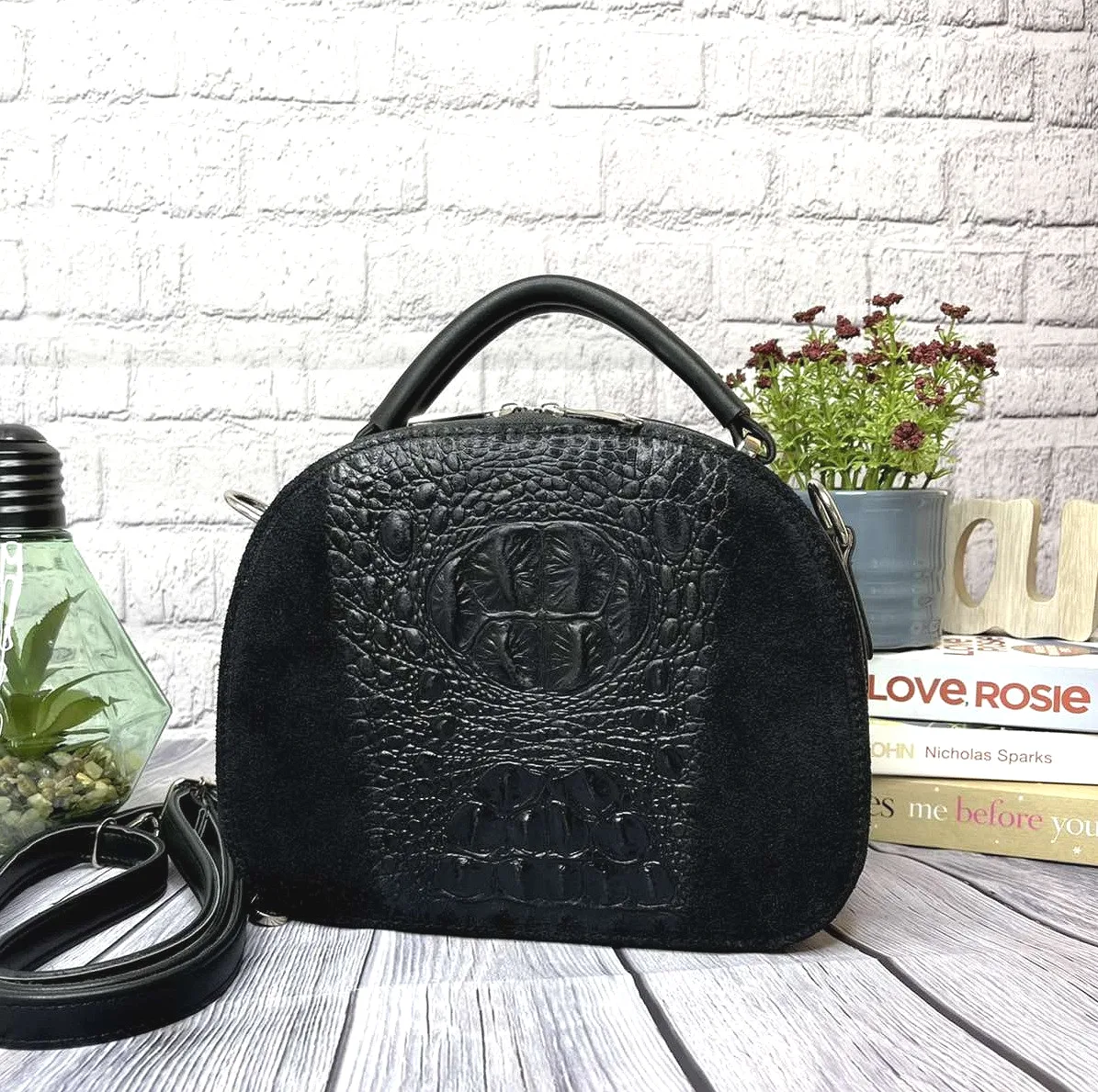 Замшевая сумка на плече экокожа 22х17 см черный змеиный принт