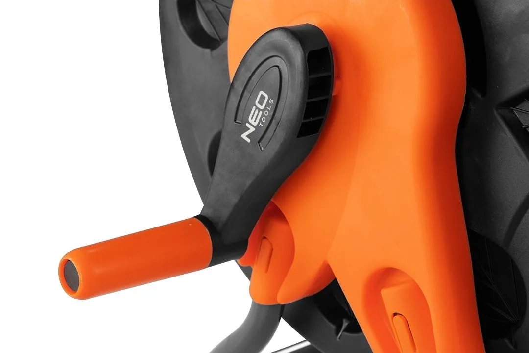 Котушка для шланга Neo Tools на підставці, розрахована на 60 м шланга діаметром 1/2" та 20 м діаметром 3/4".