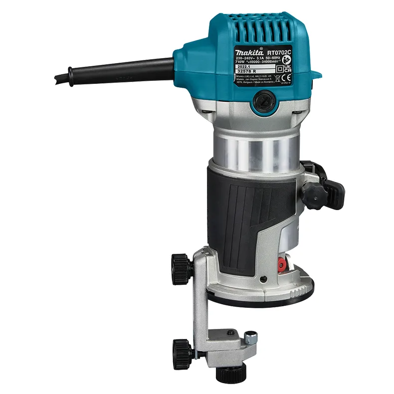 Фрезер Makita RT0702CX2 потужністю 710 Вт, цанга 6 та 8 мм, швидкість 10000-34000 об/хв, вага 1.8 кг.