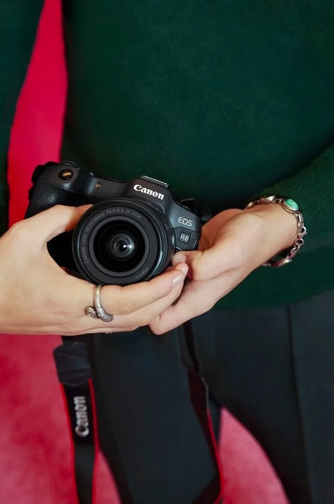 Цифровая фотокамера Canon беззеркальная черная 24 2 Мп с объективом RF 24-50mm f4 5-6 3 IS STM