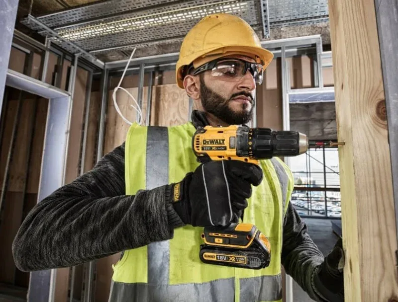 Акумуляторна дриль-шурупокрут DeWalt XR Li-Ion 18В, 2 батареї по 2А·год, крутний момент 65Нм, швидкість 500-1750 об/хв, патрон 13м