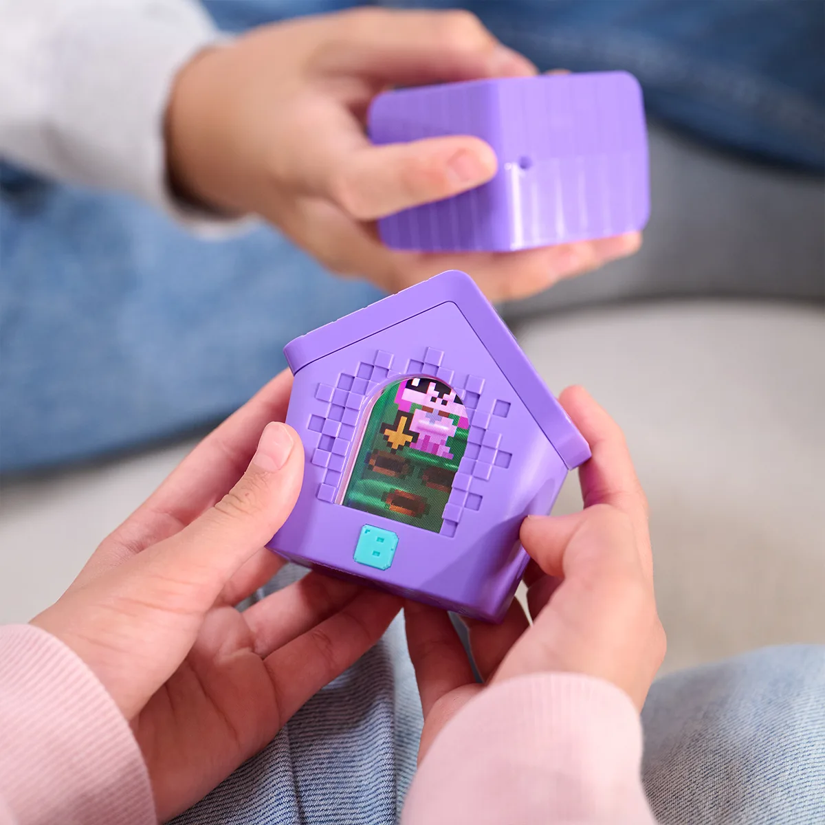 Интерактивная игрушка Bitzee комбинированные материалы 7.6х4.5х7.65 см