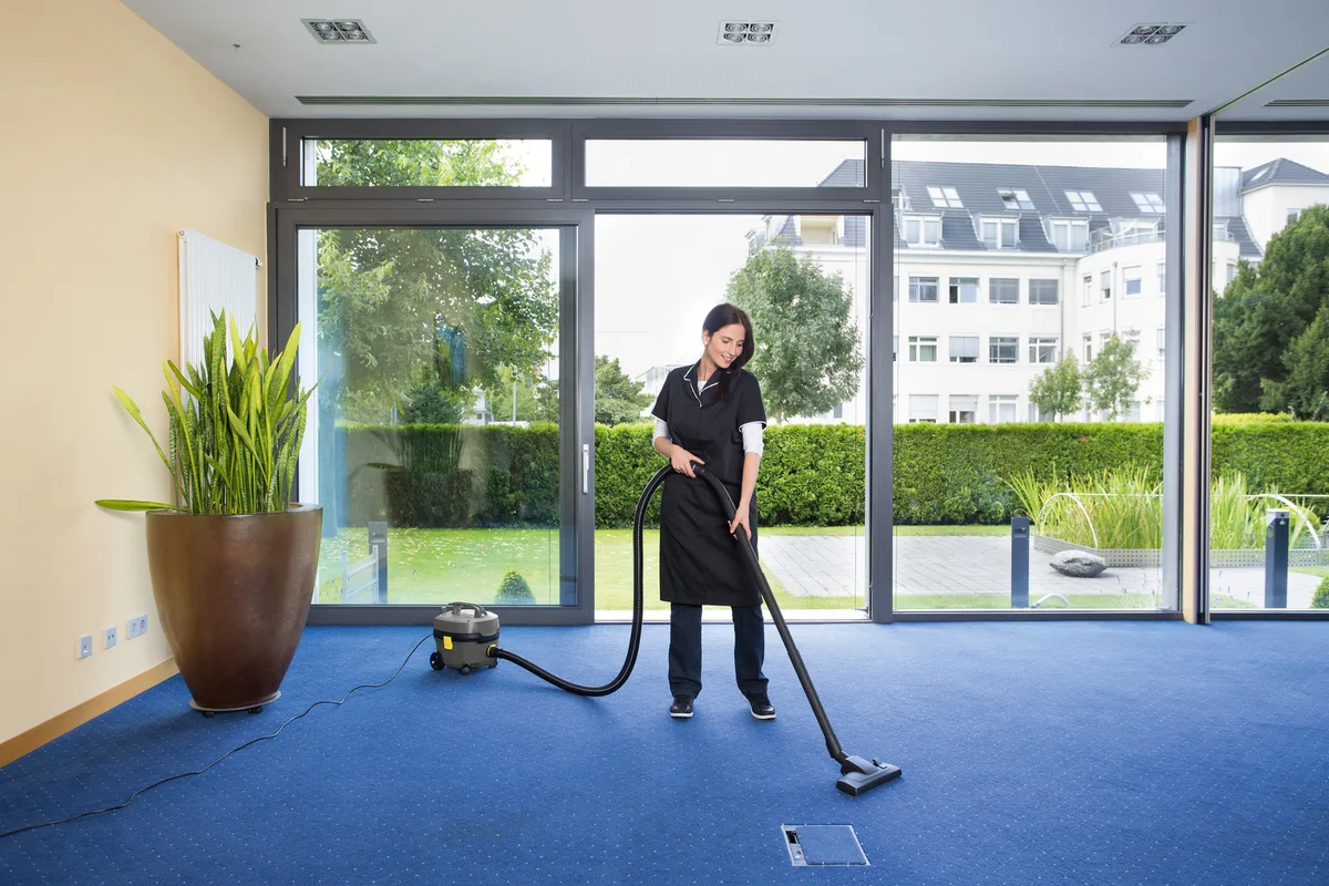 Професійний пилосос Karcher T 7/1 Classic, 850 Вт, 235 мБар, контейнер на 7 л, вага 3.5 кг.