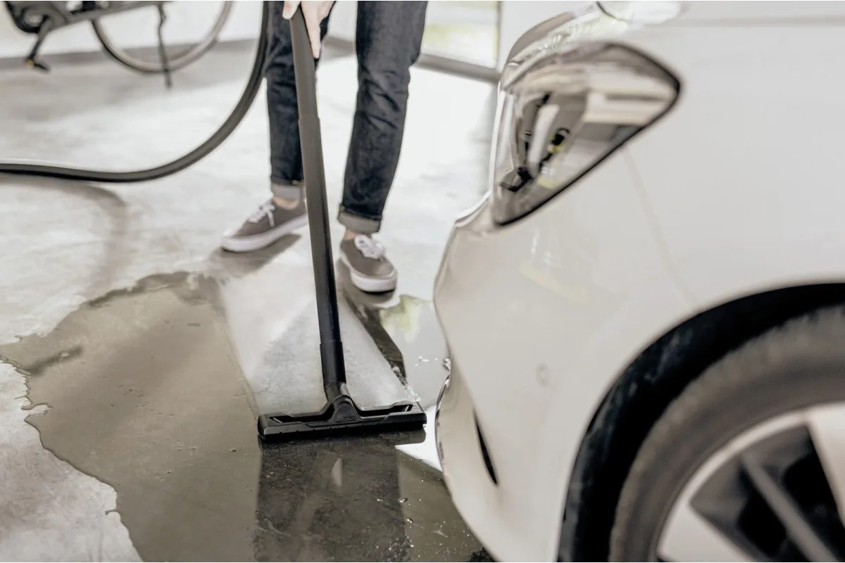 Пилосос Karcher пластиковий контейнер 20л 1000Вт 6.8кг для сухого та вологого прибирання