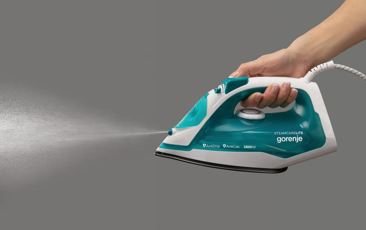 Праска з подачею пари Gorenje керамічна 1800 Вт 250 мл Бірюзова