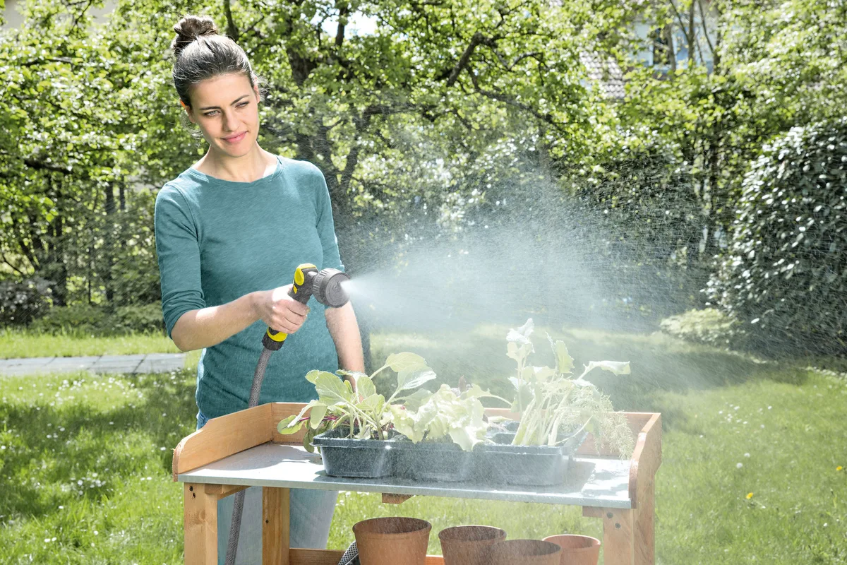 Ручний зрошувач Karcher "Plus" з 4 режимами роботи та регулюванням тиску води.