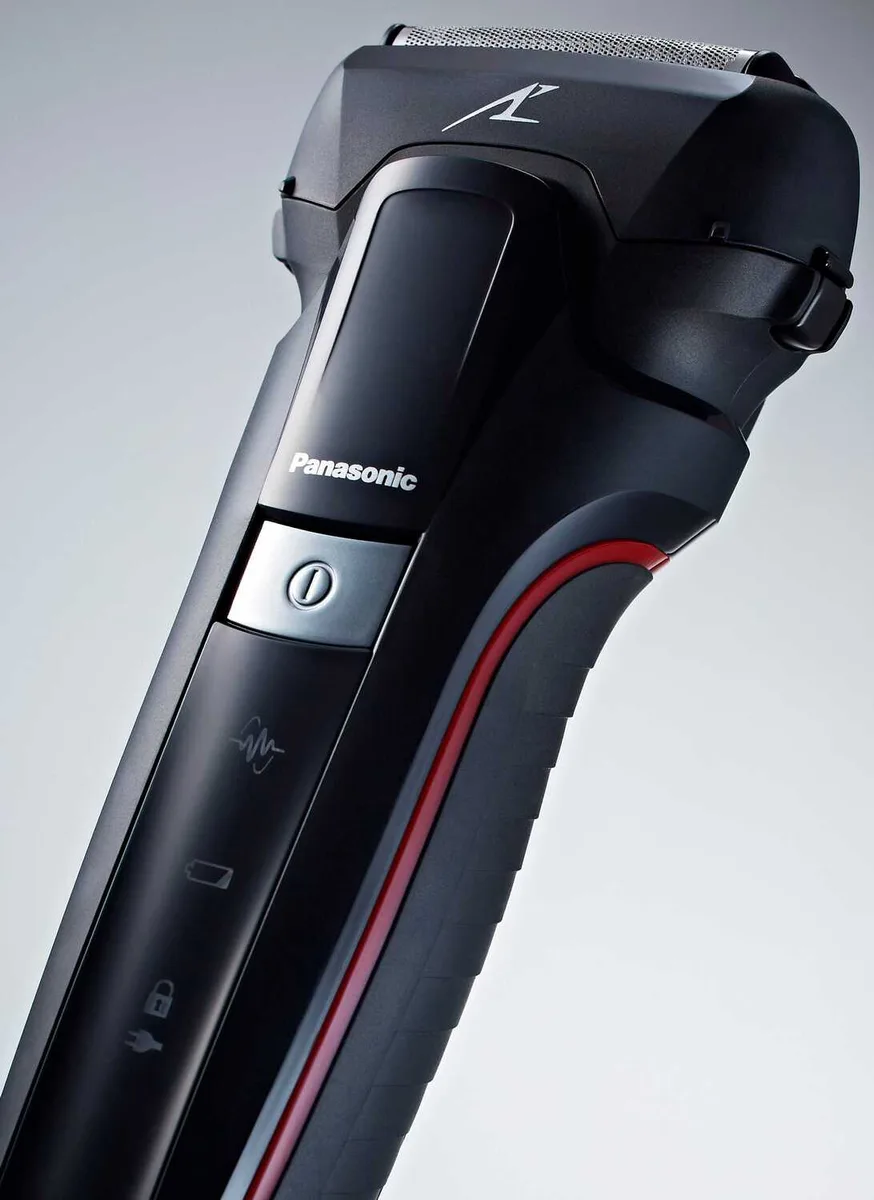 Електробритва Panasonic, сітковий тип, 13000 об/хв, 3 бритвені головки, Li-Ion акумулятор, для сухого та вологого гоління, тример,