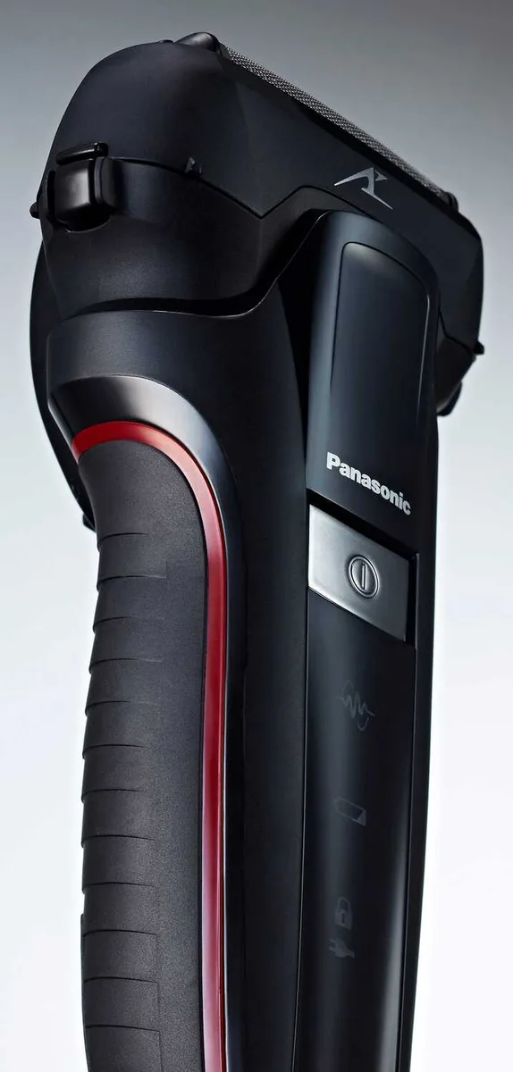 Електробритва Panasonic, сітковий тип, 13000 об/хв, 3 бритвені головки, Li-Ion акумулятор, для сухого та вологого гоління, тример,