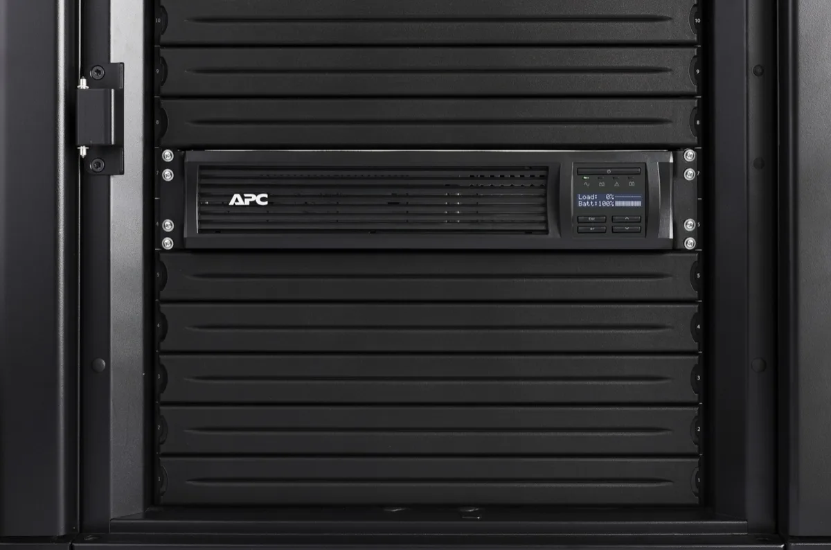 Джерело безперебійного живлення APC лінійно-інтерактивний 2U чорний 1000ВА 700Вт