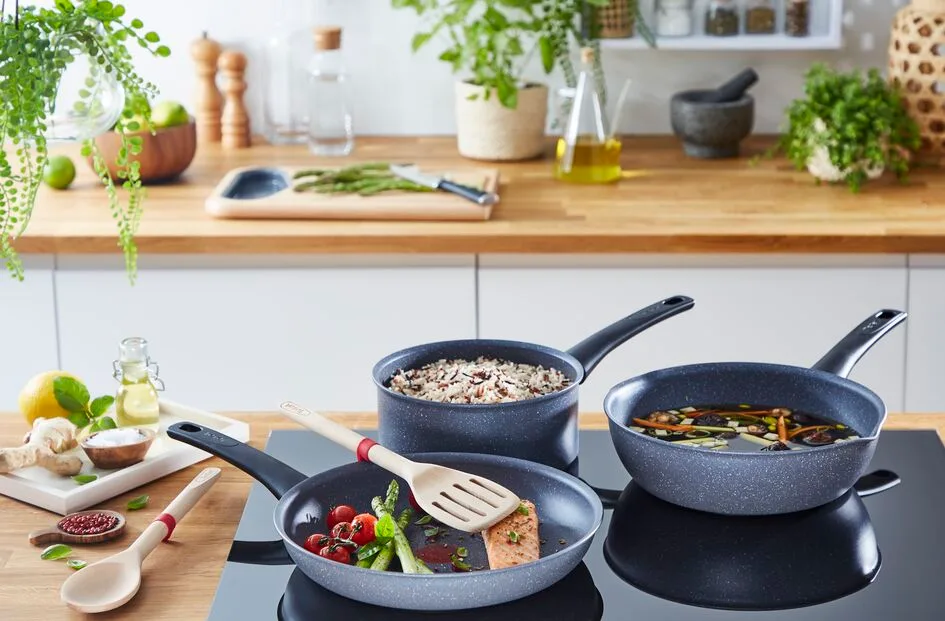Сковорода ВОК Tefal Healthy Chef, 28 см, алюмінієва, сірого кольору.