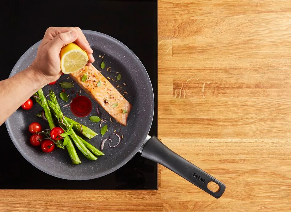 Сковорода ВОК Tefal Healthy Chef, 28 см, алюмінієва, сірого кольору.