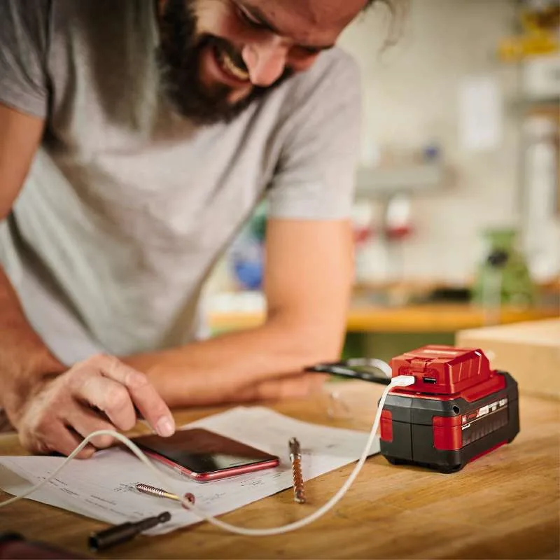 Зарядний адаптер Einhell TE-CP 18 Li USB PXC 18В1А/2.1А з двома USB-портами, вага 0.06кг.
