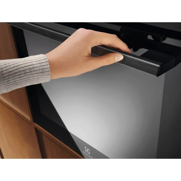 Духова шафа Electrolux електрична 72л A+ конвекція для випікання і запікання чорна