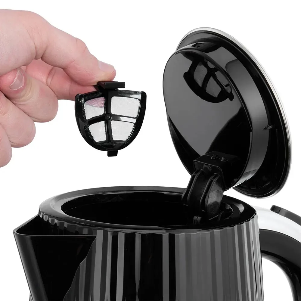 Електрочайник Russell Hobbs Eden, 1.7л, із нержавіючої сталі та пластику, чорного кольору.