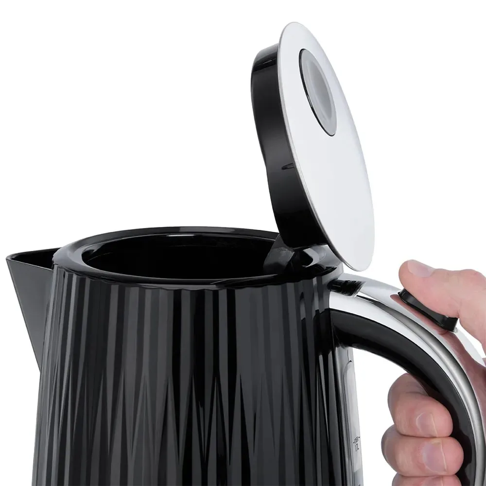 Електрочайник Russell Hobbs Eden, 1.7л, із нержавіючої сталі та пластику, чорного кольору.