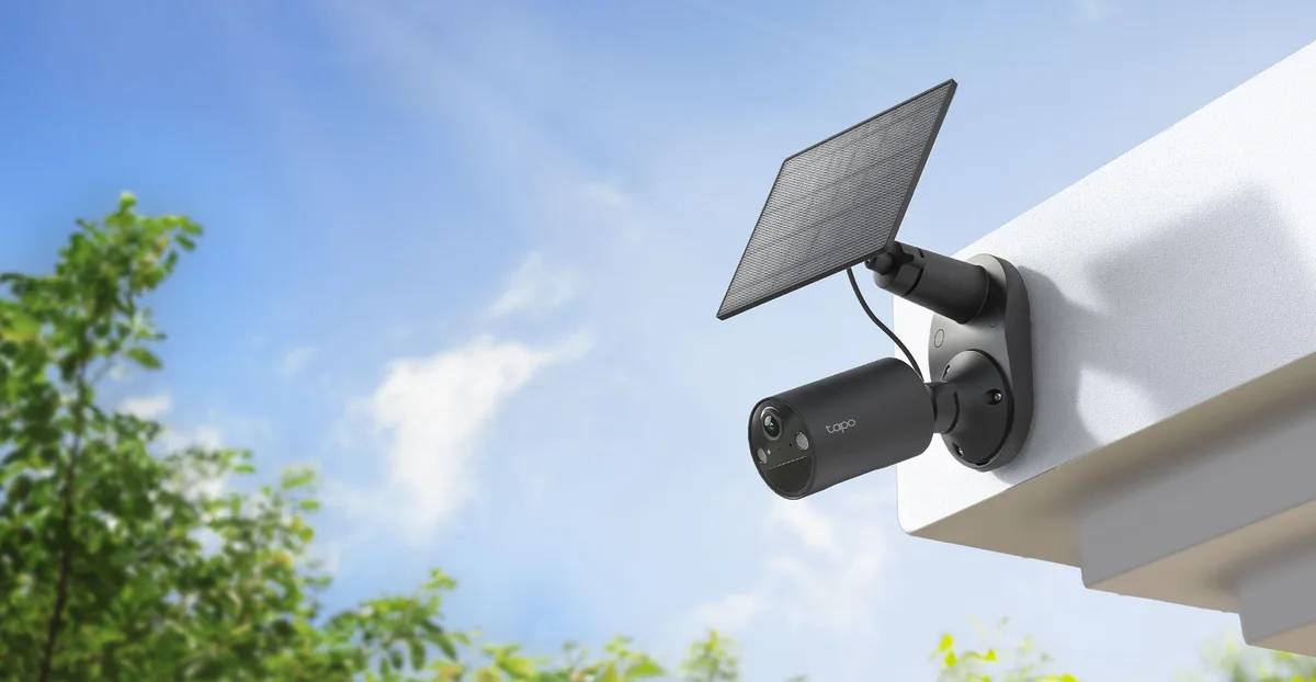 Комплект умной беспроводной камеры TP-LINK TAPO C411 KIT 2K QHD и солнечной панели.