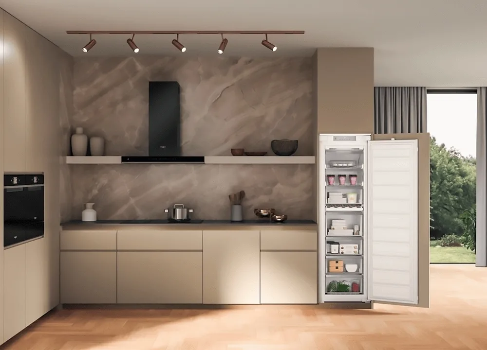 Вбудована морозильна камера Whirlpool, 177x54x54.5 см, 209 л, клас енергоефективності А++, No Frost, інверторний компресор, білий.