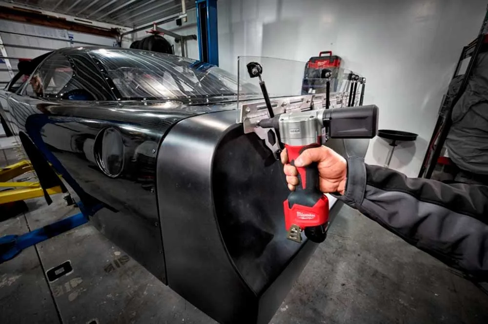 Акумуляторний заклепочник Milwaukee M12 BPRT-201X 12В з АКБ 1x2А·год, насадки 2.4мм, 3.2мм, 4.0мм, 4.8мм, вага 2.1кг, в комплекті