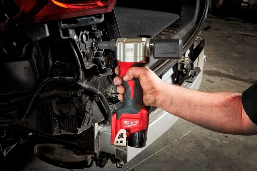 Акумуляторний заклепочник Milwaukee M12 BPRT-201X 12В з АКБ 1x2А·год, насадки 2.4мм, 3.2мм, 4.0мм, 4.8мм, вага 2.1кг, в комплекті