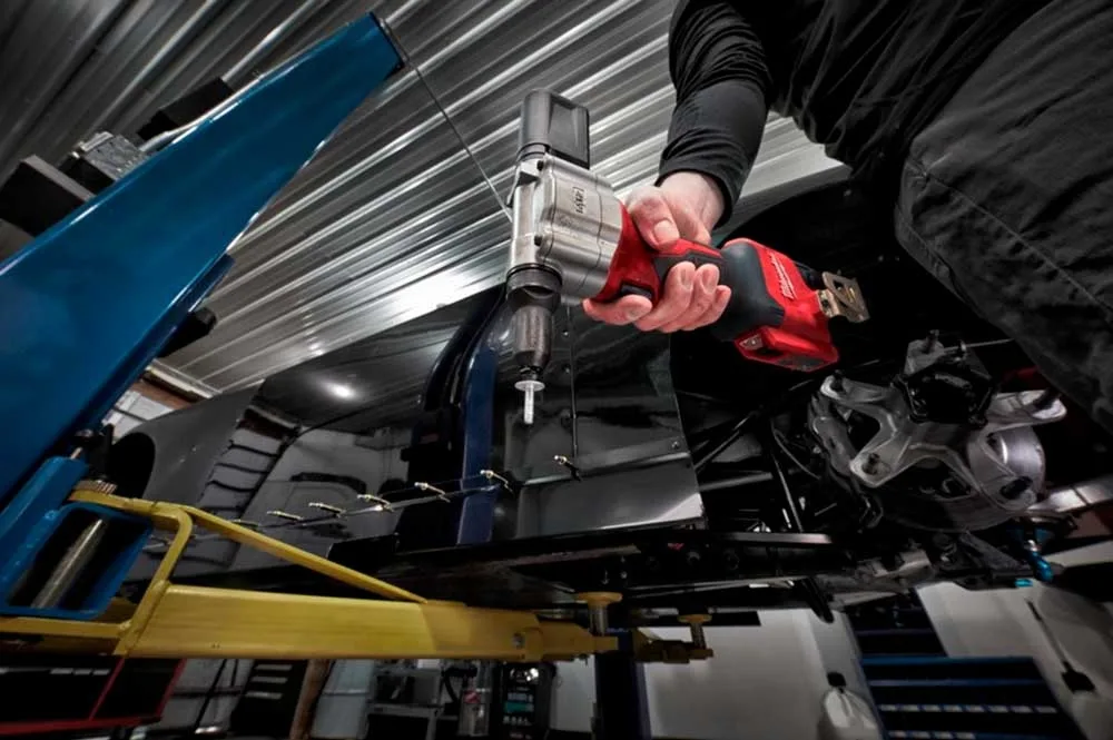 Акумуляторний заклепочник Milwaukee M12 BPRT-201X 12В з АКБ 1x2А·год, насадки 2.4мм, 3.2мм, 4.0мм, 4.8мм, вага 2.1кг, в комплекті