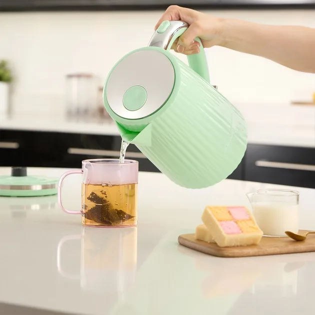Електрочайник Russell Hobbs пластик 1,7 л фісташковий 2000 Вт