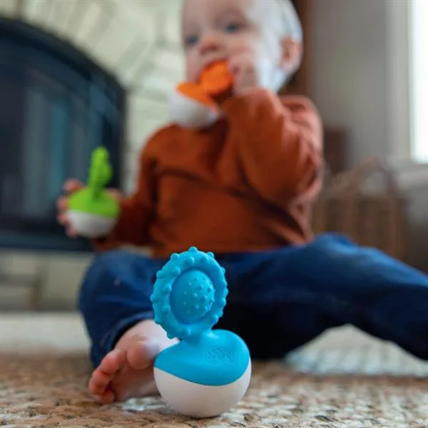 Прорізувач-неваляшка Fat Brain Toys харчовий силікон 6х6х12 см блакитний